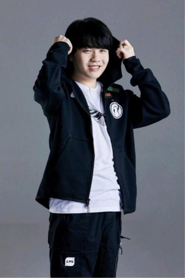 邓紫棋献声英雄联盟全球总决赛主题曲引爆S15回归中国的热潮